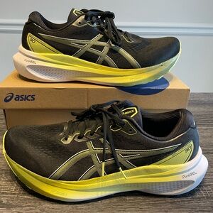 Asics Gel Kayano 30 men running shoes 11 like new stability run great comfort